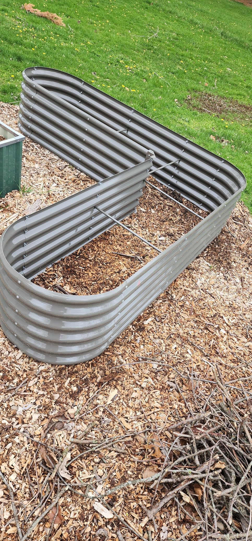 81''x81''x18'' Heart-shaped Galvanized Steel Raised Garden Bed - Grey