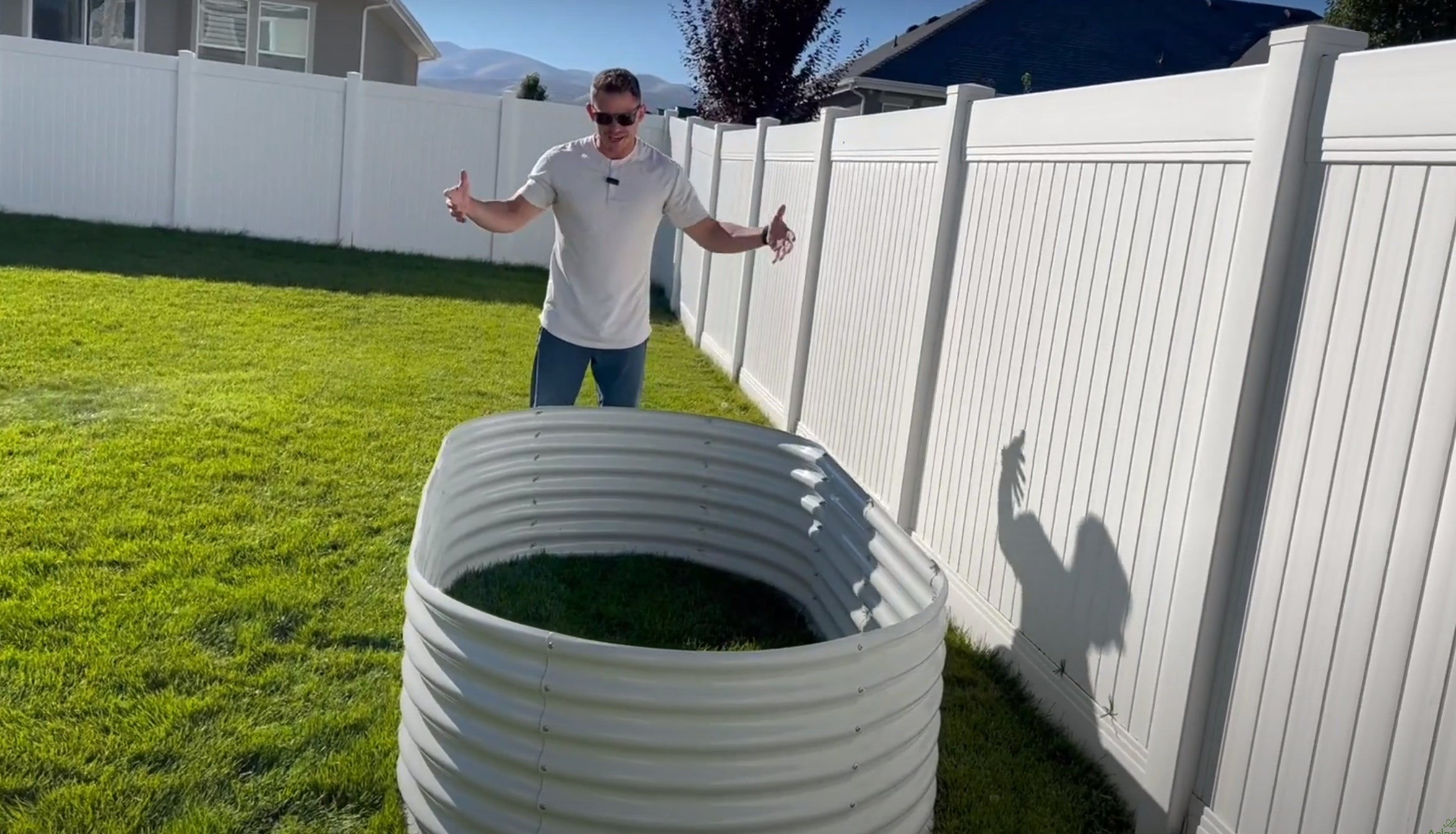 8x4x2ft Oval Modular Metal Raised Garden Bed (Classic White)