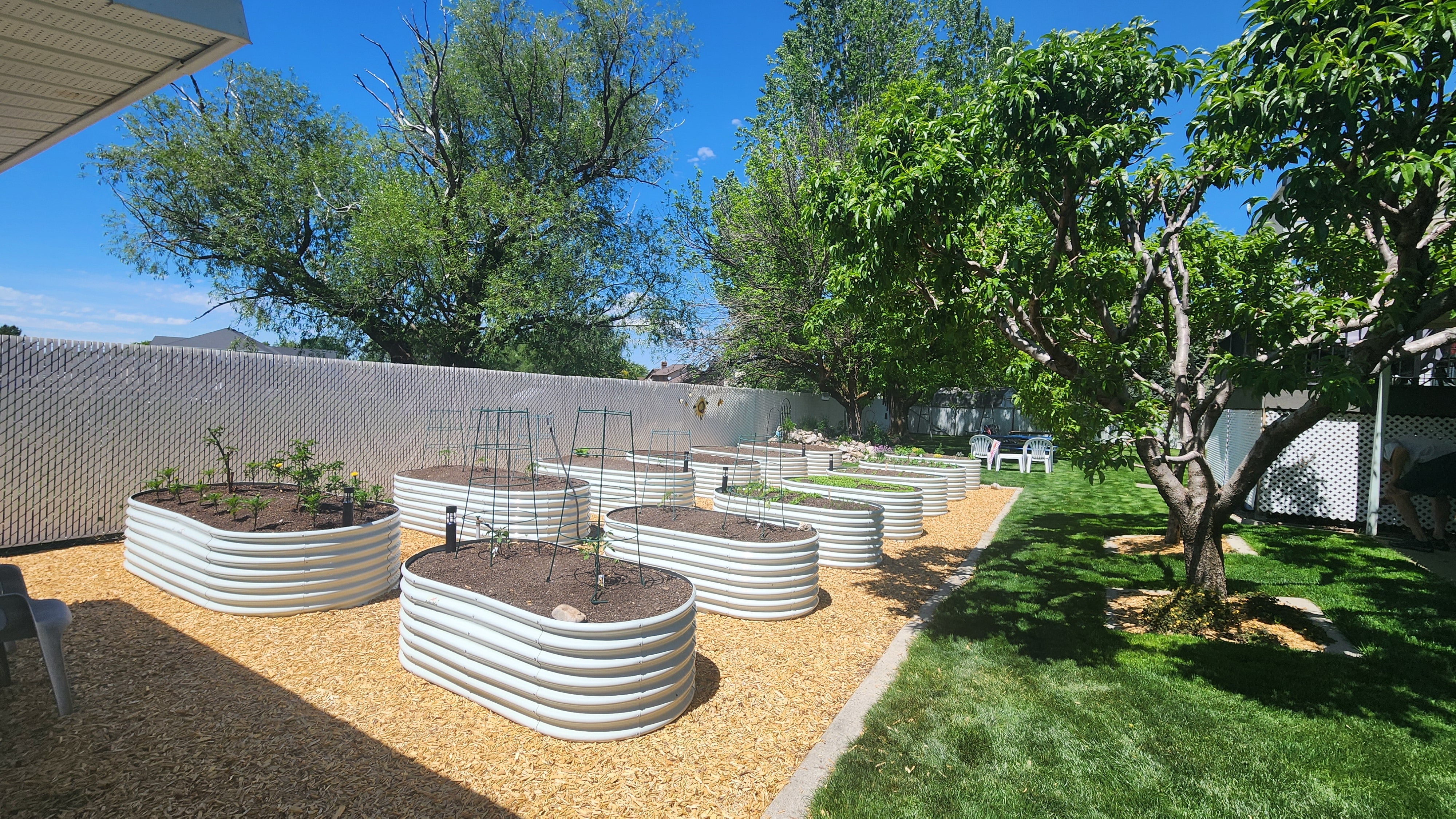8x4x2ft Oval Modular Metal Raised Garden Bed (Classic White)